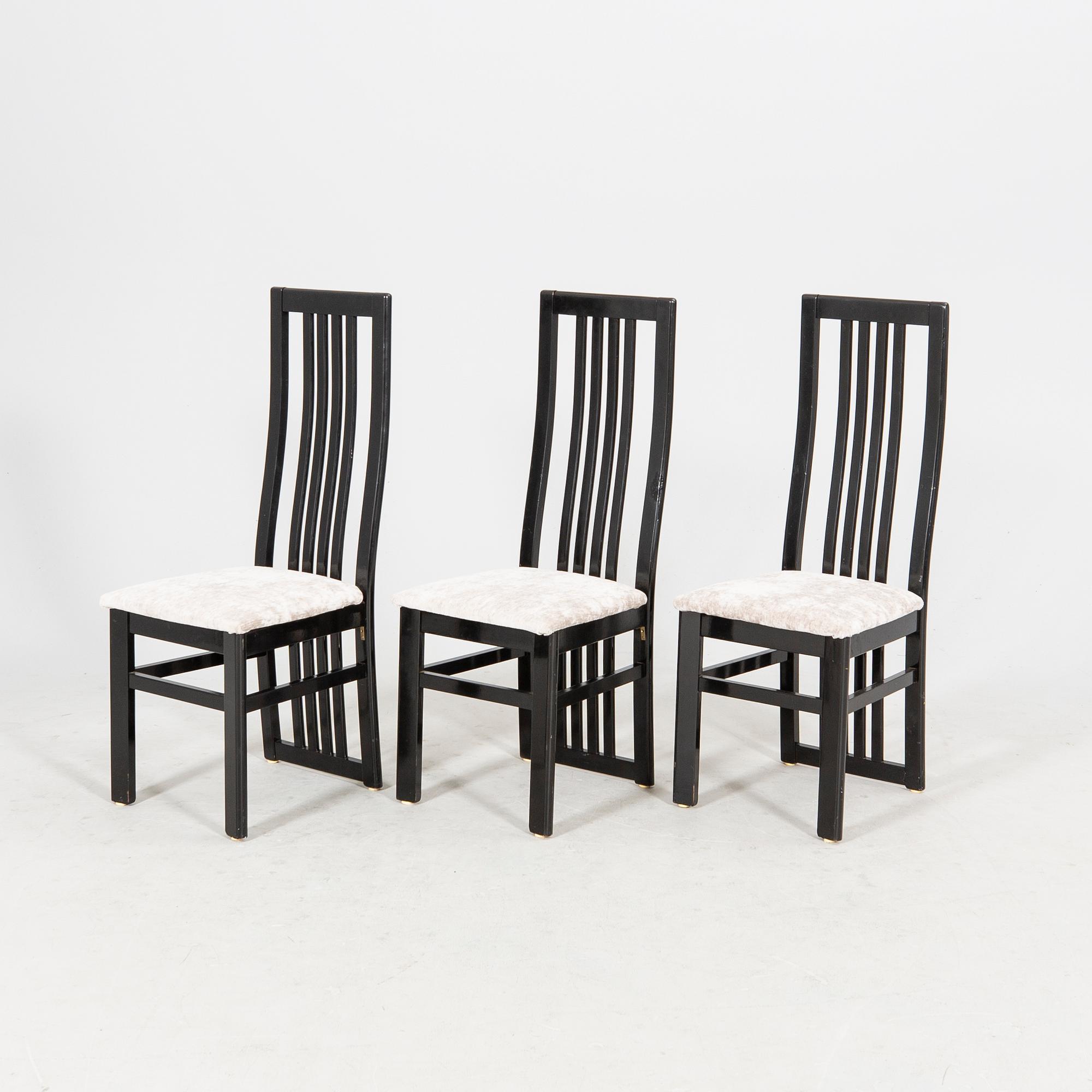 A set of six Italiena 1980s Tonon chairs.