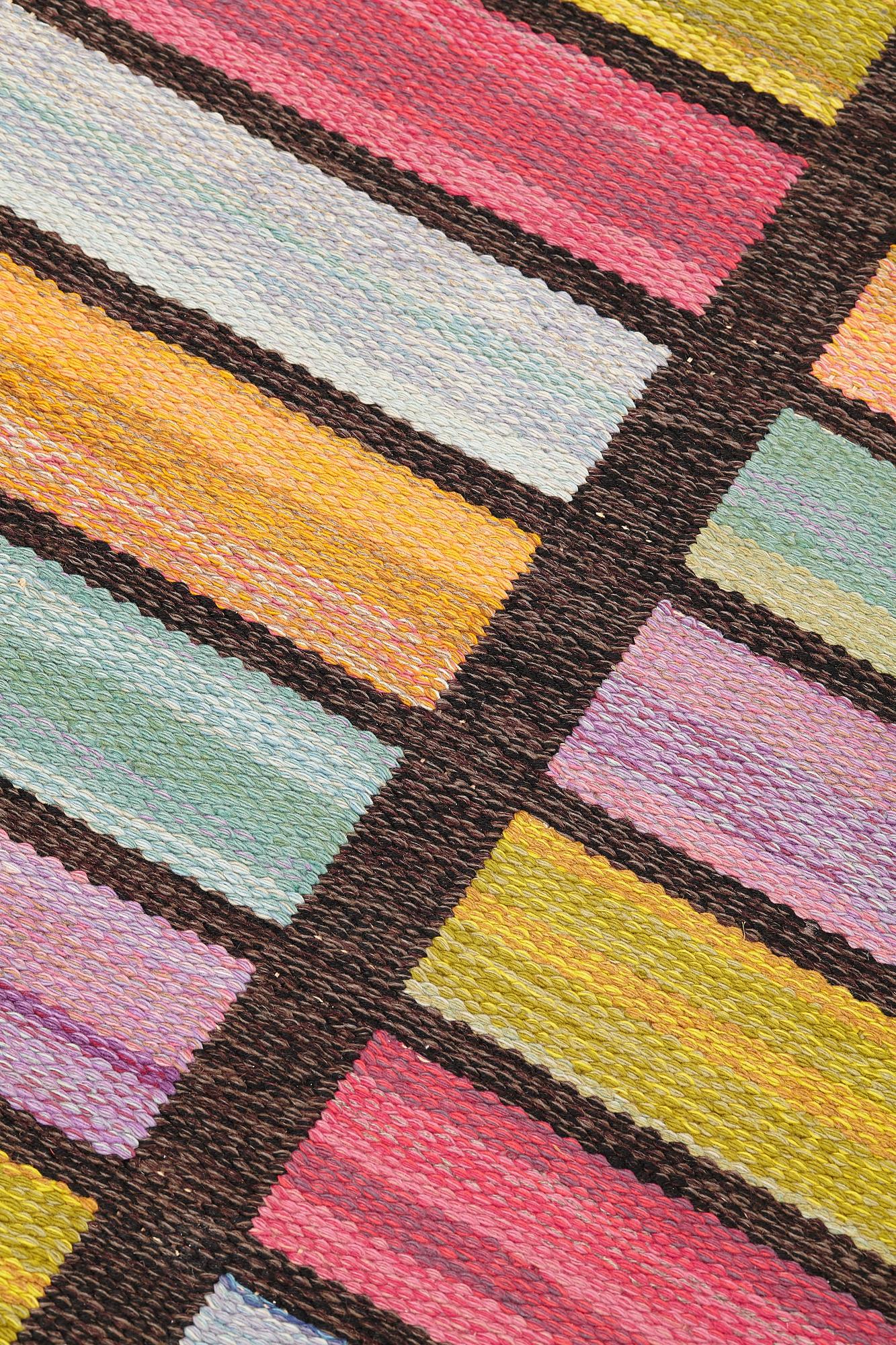 Matta, rölakan, ca 200,5-202 x 133,5-136 cm, signerad Agda Österberg och MB.