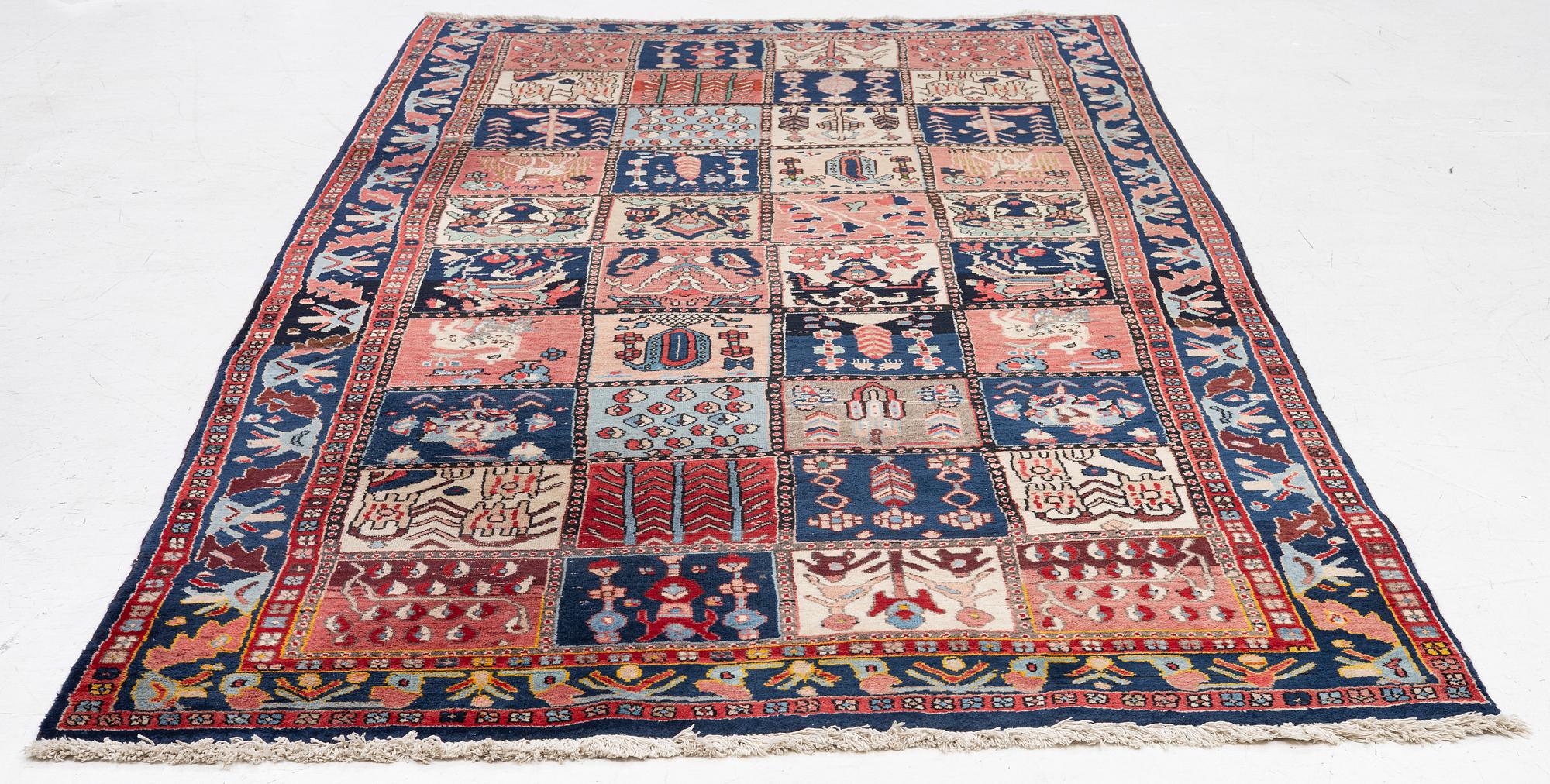 Rug, Bakhtiari, approx. 302 x 160 cm.