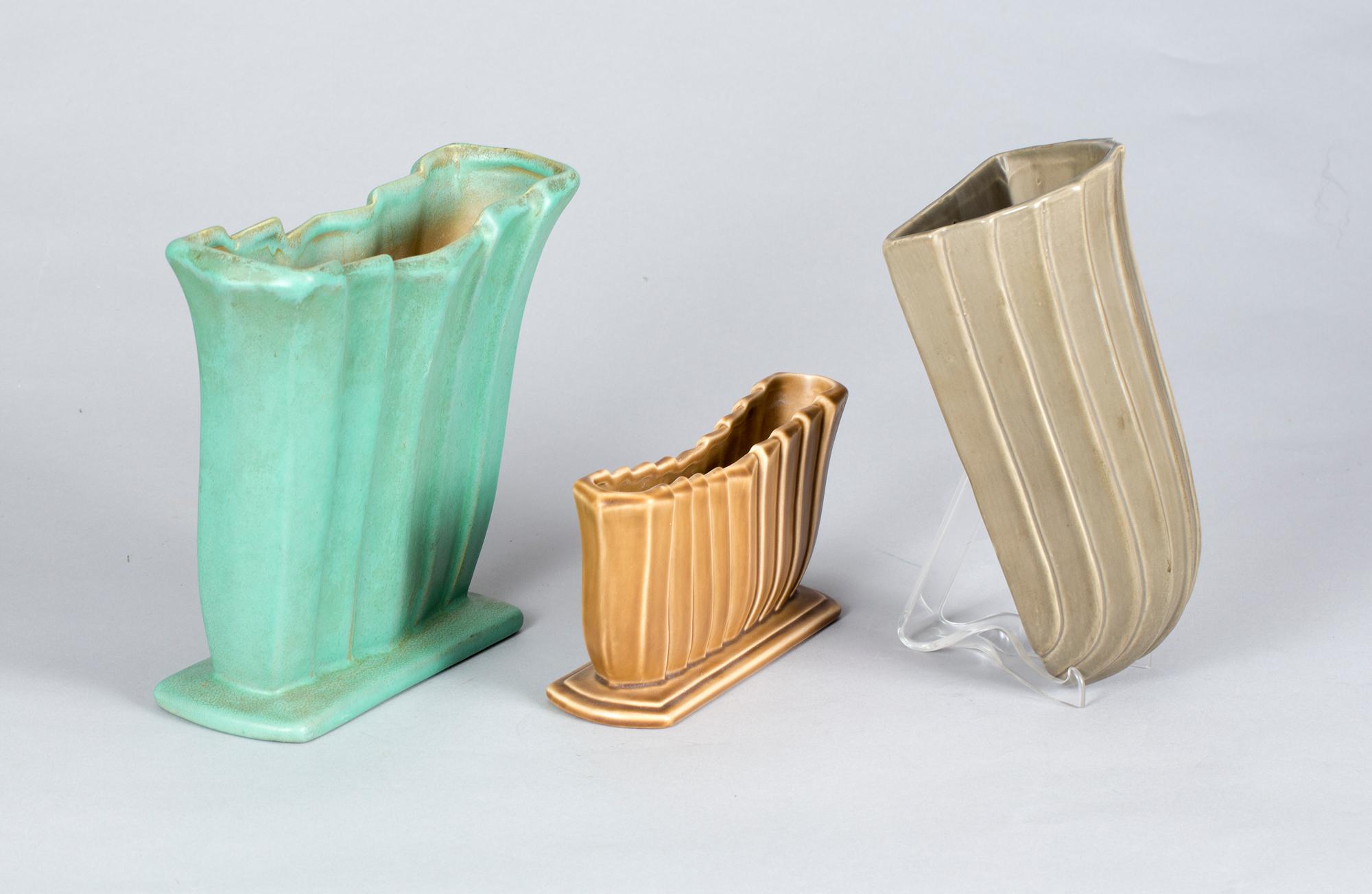 VASER, 2 st samt VÄGGVAS, Ewald Dahlskog, lergods, Bo Fajans. 1930/40-tal.