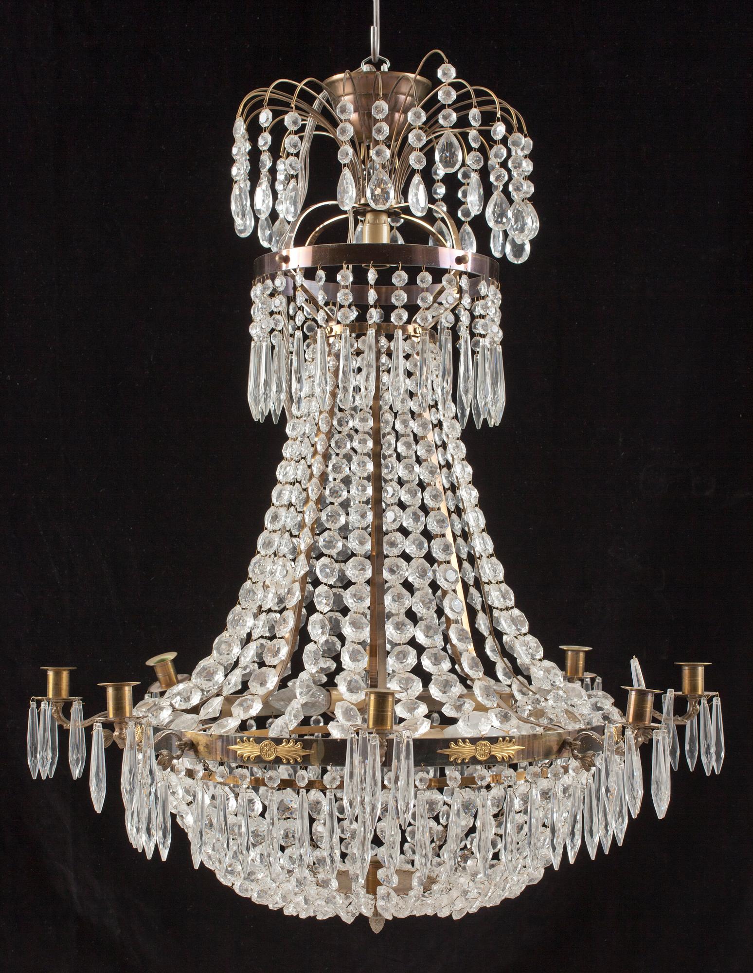 LJUSKRONA. Gustaviansk stil, 1900-talets andra hälft. H 86.