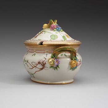 TERRIN med LOCK, porslin. Kungl Dansk, "Flora Danica", 1900-tal.