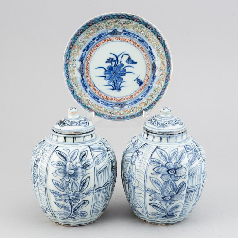 Two blue and white jars in Ming style and a dish, China, 20th Century.