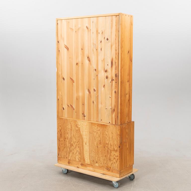 Vitrinskåp, Sven Larssons Möbelshop Malmö 1900-talets andra hälft.