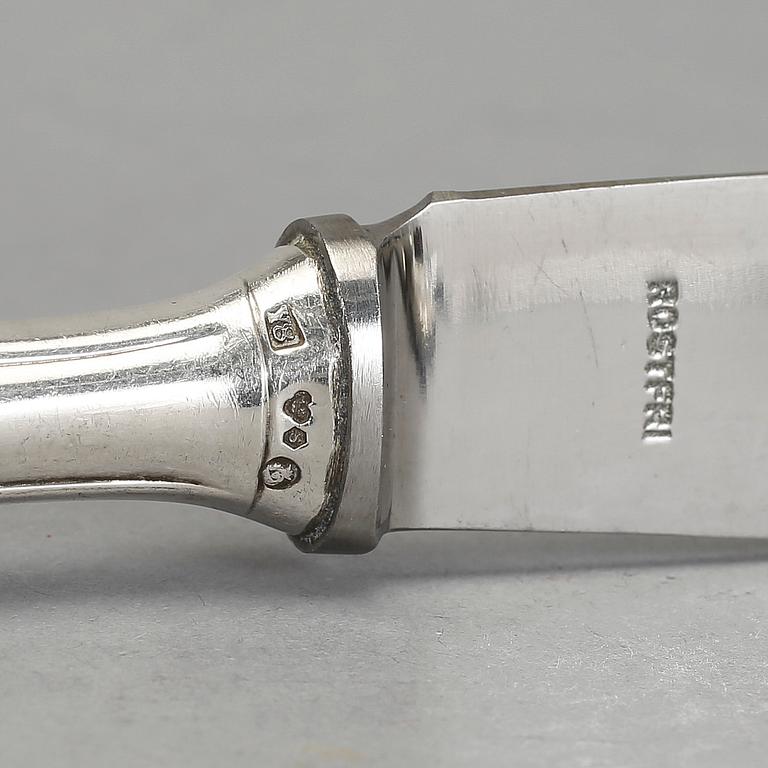 MATKNIVAR, 12 st, silver, "Slottsbarock", bla Stockholm, 1900-tal. Vikt ca 922 gram.