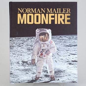BOK samt AUTOGRAF, "Moonfire", Norman Mailer, Buzz Aldrin, numrerad AP 181/200.
