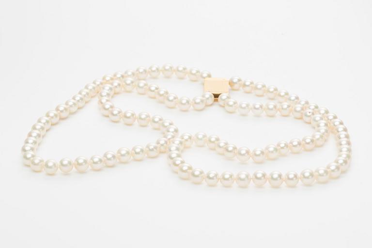 PÄRLCOLLIER, två-radigt, odlade saltvattenspärlor med lås i 14K guld.