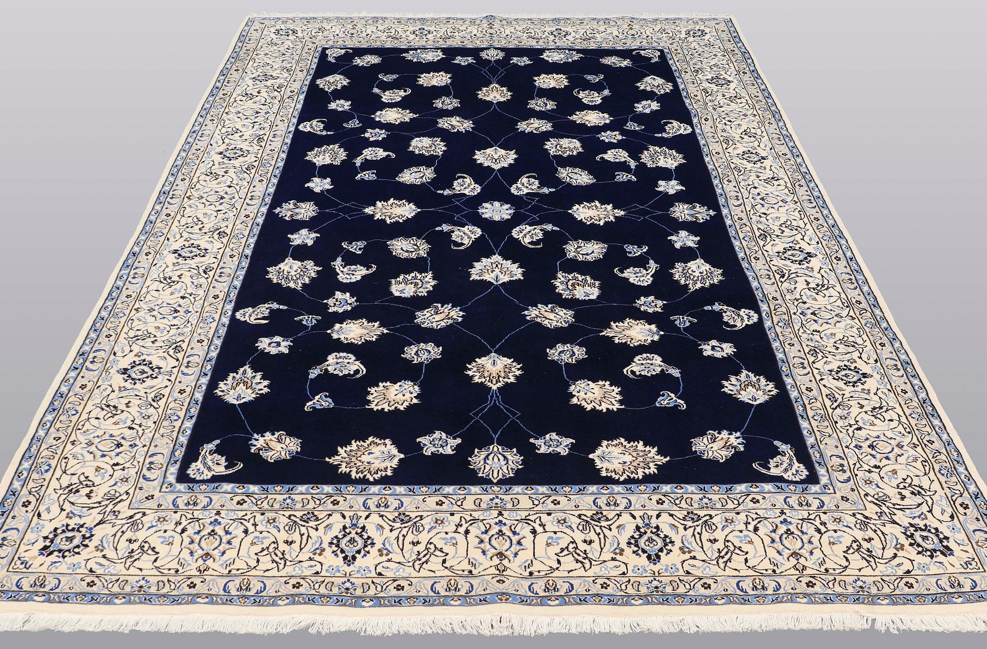 A carpet, Nain part silk s.k 9LAA, ca 312 x 199 cm.