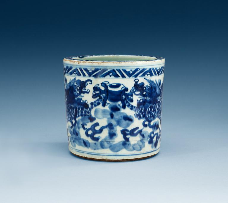 A blue and white brush pot, Transition, 17th Century.