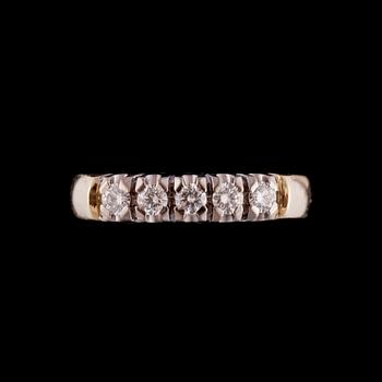 RING, 14K guld, briljantslipade diamanter. Vikt ca 4,1 g.