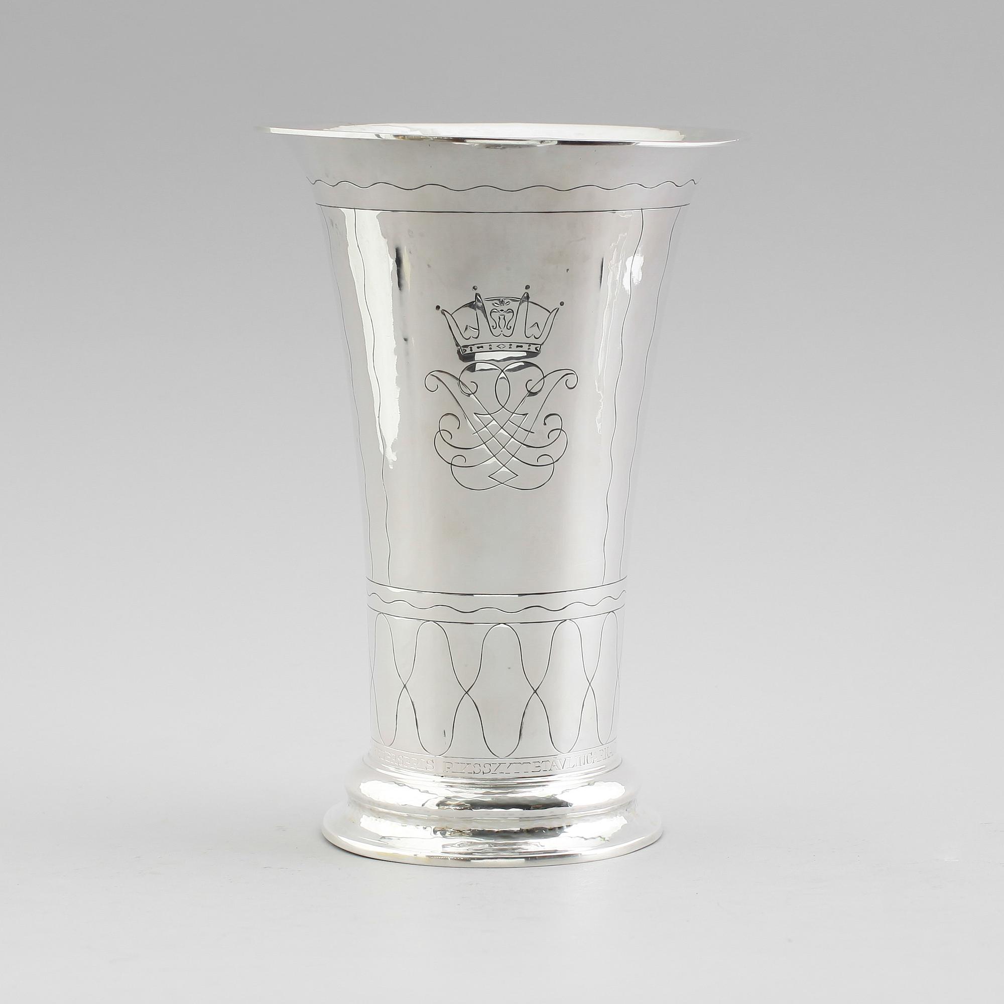 BÄGARE, silver, K Anderson, Stockholm 1947. Vikt ca 565 g.