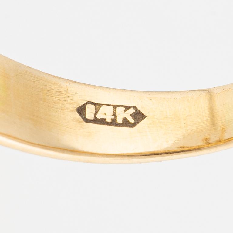 Ring 14K gold with opals.