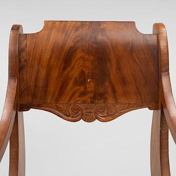 Karmstolar, ett par. Ryssland/Baltikum. 1800-tal.