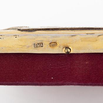 Ikon, med oklad i förgyllt silver och emalj, Ryssland 1896-1908.