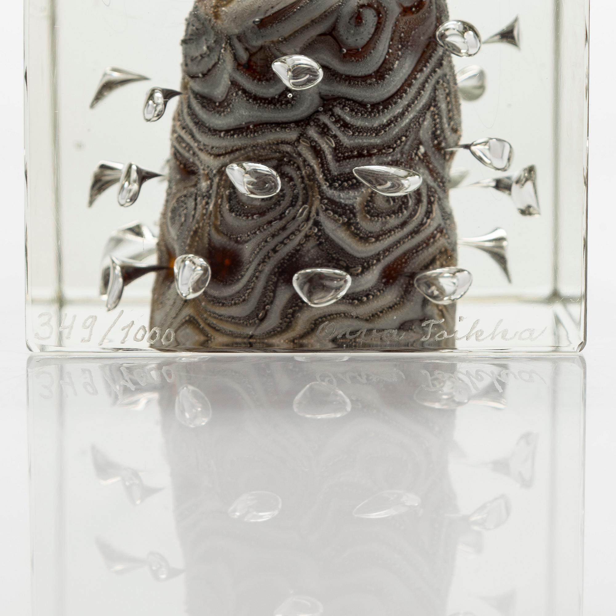 Oiva Toikka, An annual cube, signed Oiva Toikka Nuutajärvi 1979 and numbered 349/1000.