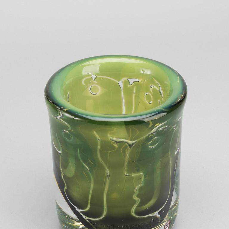 An Ingeborg Lundin ariel vase 'Faces', Orrefors, Sweden 1986.