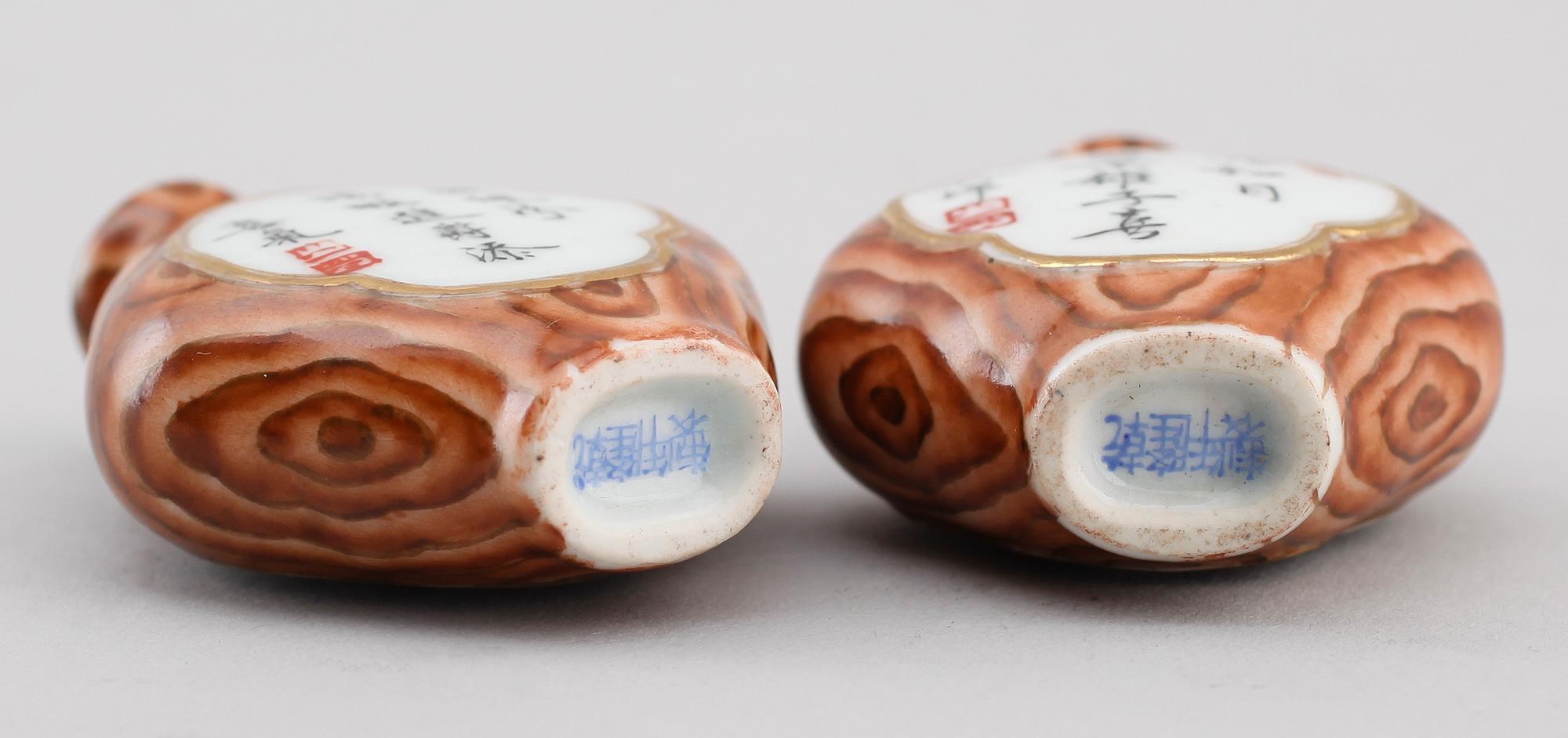 SNUSFLASKOR, 2 st, porslin, Kina, 1900-tal.
