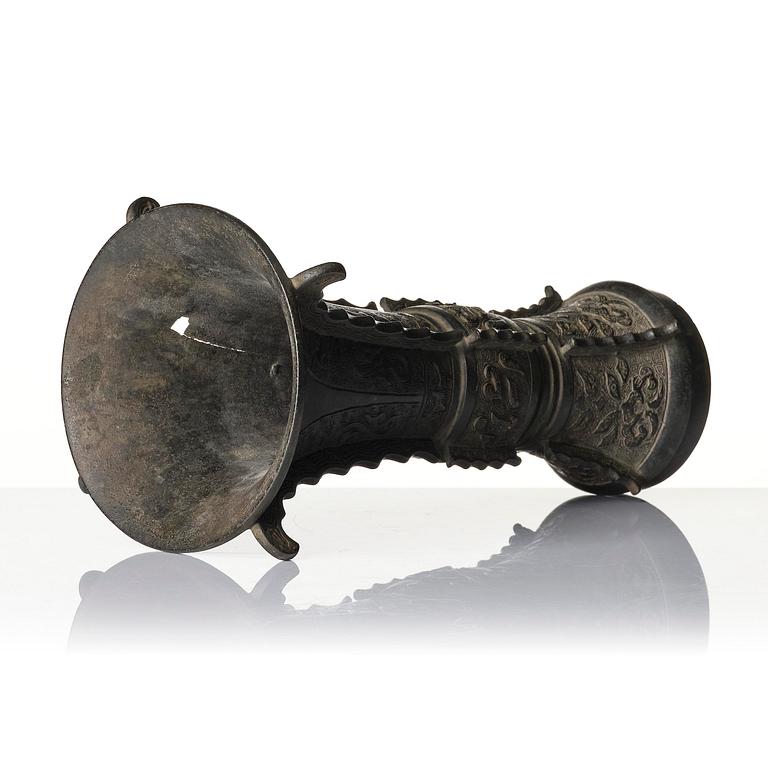 An archaistic bronze vase, Gu, late Ming dynasty/early Qing dynasty.