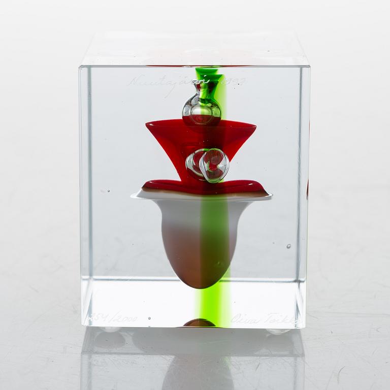 OIVA TOIKKA, AN ANNUAL CUBE, glass, signed Oiva Toikka Nuutajärvi 1997, numbered 254/2000.