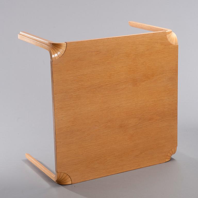 Alvar Aalto, AN X-LEG TABLE. Design Alvar Aalto. Fan-shaped birch legs, oak veneered top. 1960s.