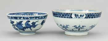 519. SKÅLAR, 2 st, porslin. Kina 1600/1700-tal.