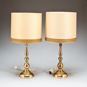 BORDSLAMPOR, ett par, mässing, 1900-talets andra hälft.