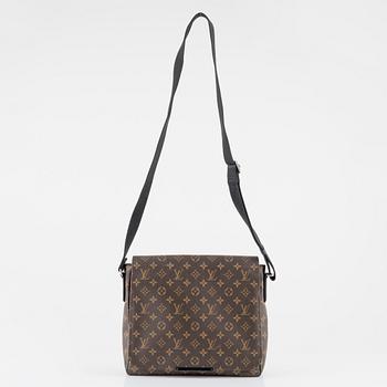 Louis Vuitton, a monogram canvas 'Beaubourg' cross body bag, 2016.