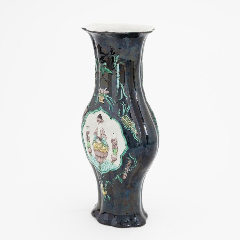 A famille noir bisquit porcelain Vase, Samson, late 19th century.