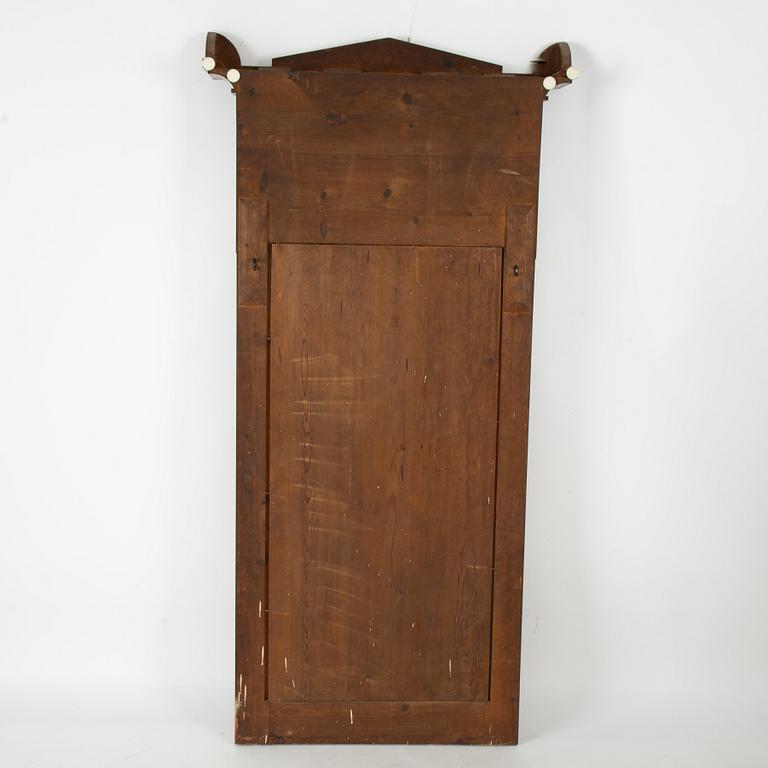 A mahogany veneered mirror with console table. First part of the 19th century.