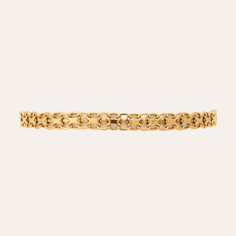 An 18K gold x-link bracelet.