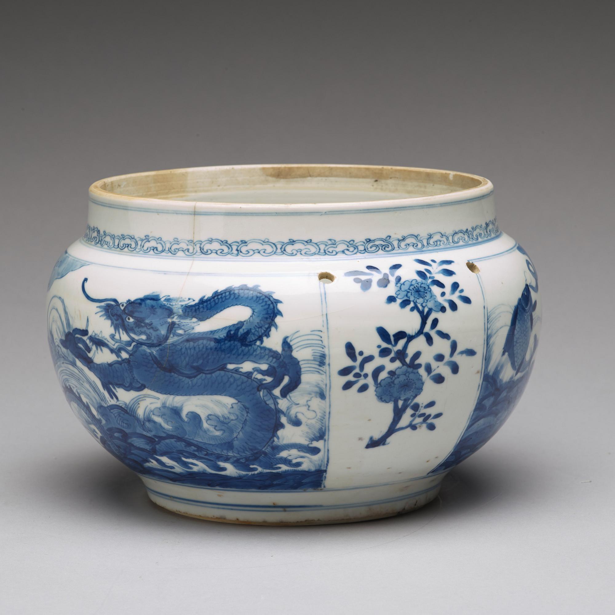 A blue and white censer/pot, Qing dynasty, Kangxi (1662-1722).