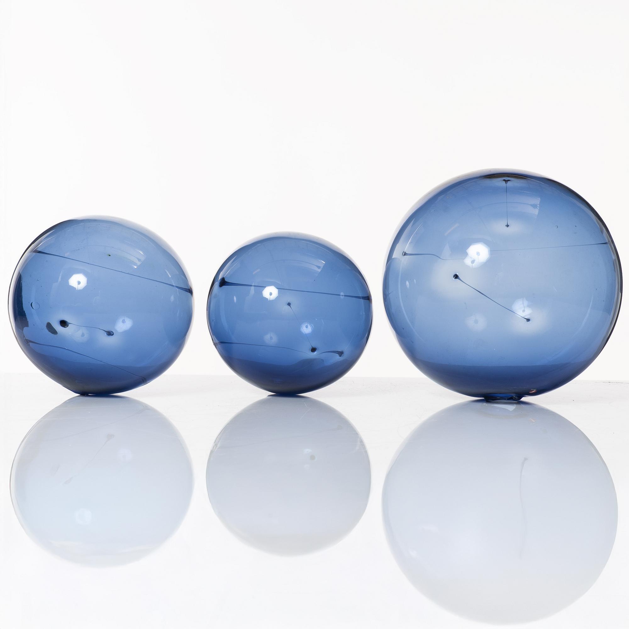 Timo Sarpaneva, three 'Aurinkopallo' glass bolls, Iittala, Finland.