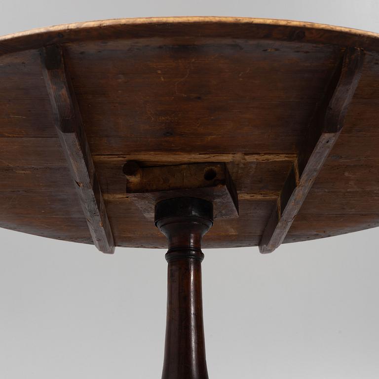 An early  19th Century alder veneered table with loose top.