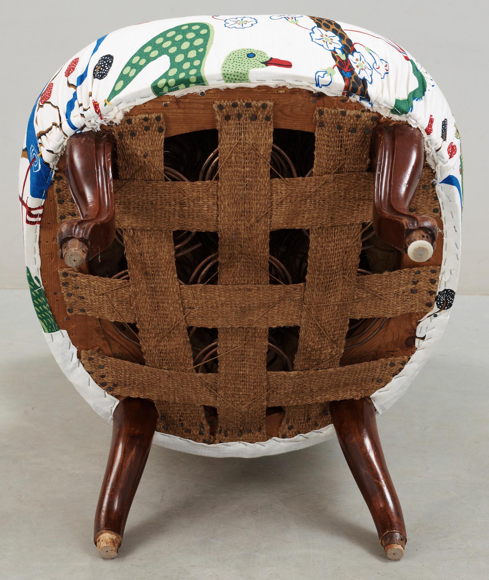 FÅTÖLJ, en sk emmafåtölj, 1800-talets slut.