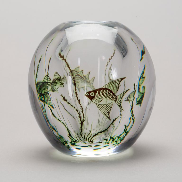 VAS, glas, Fiskgraal, Edward Hald, Orrefors, 1951. Numrerad och signerad.