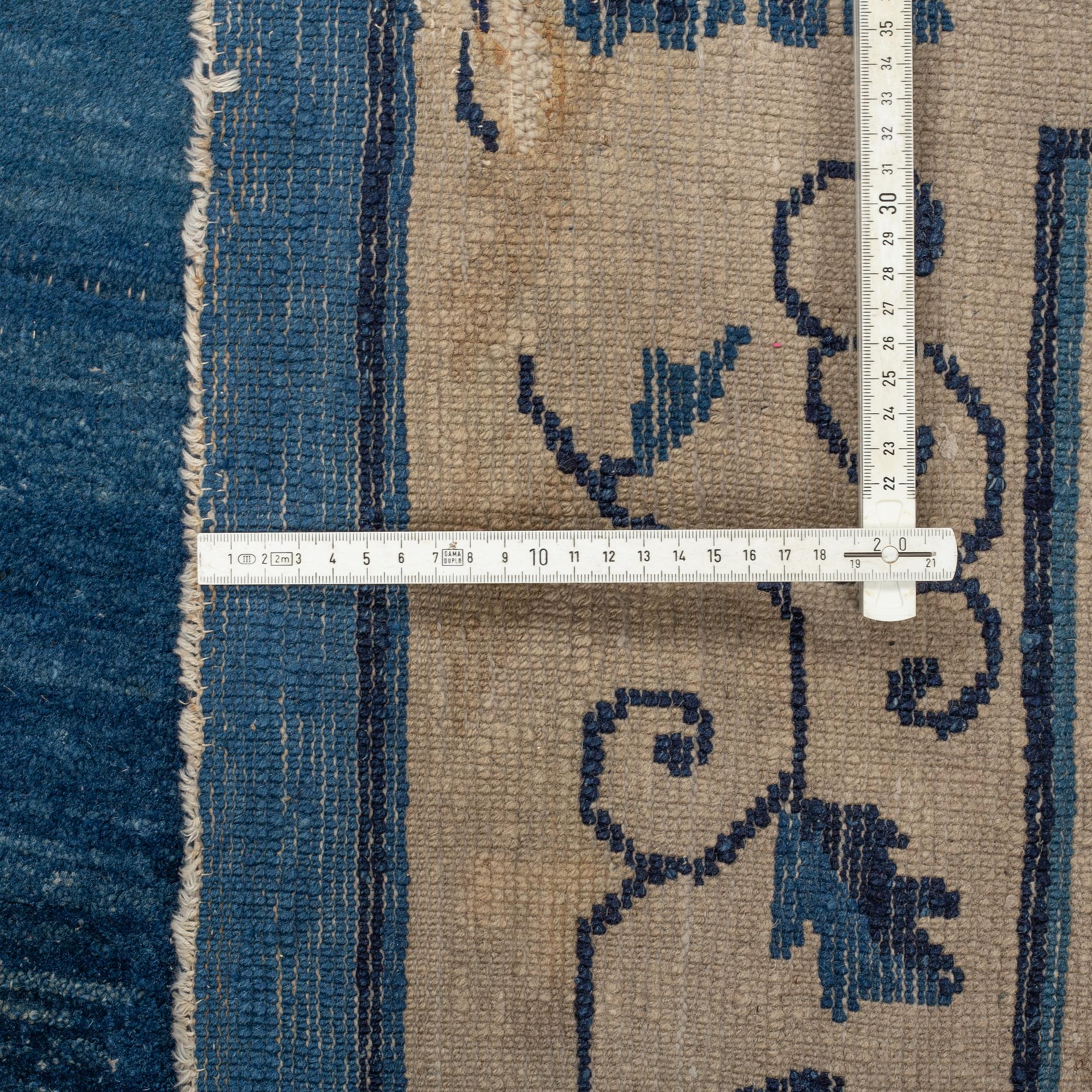 A carpet, an antique Beijing, China, late Qing dynasty, ca 353,5-359 x 275-282 cm.