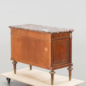 BYRÅ Louis XVI-stil 1900-talets första hälft.