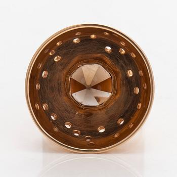 Sormus, savukvartsi, 14K kultaa, suunnittelu Li Helo, Westerback, Helsinki 1963.