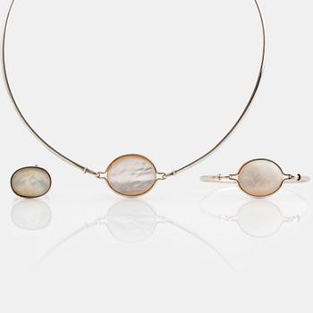 162. Vivianna Torun Bülow-Hübe, a set of three pieces of sterling and mother of pearl jewellery, probably 1980's.