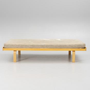 Alvar Aalto, daybed, model 710, Artek, Finland.