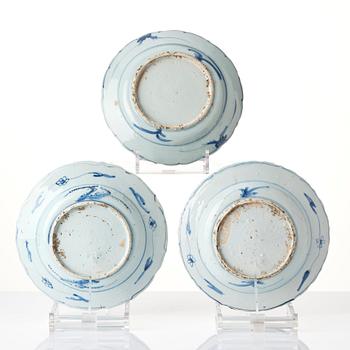 A set of three kraak dishes, Ming dynasty, Wanli (1572-1620).