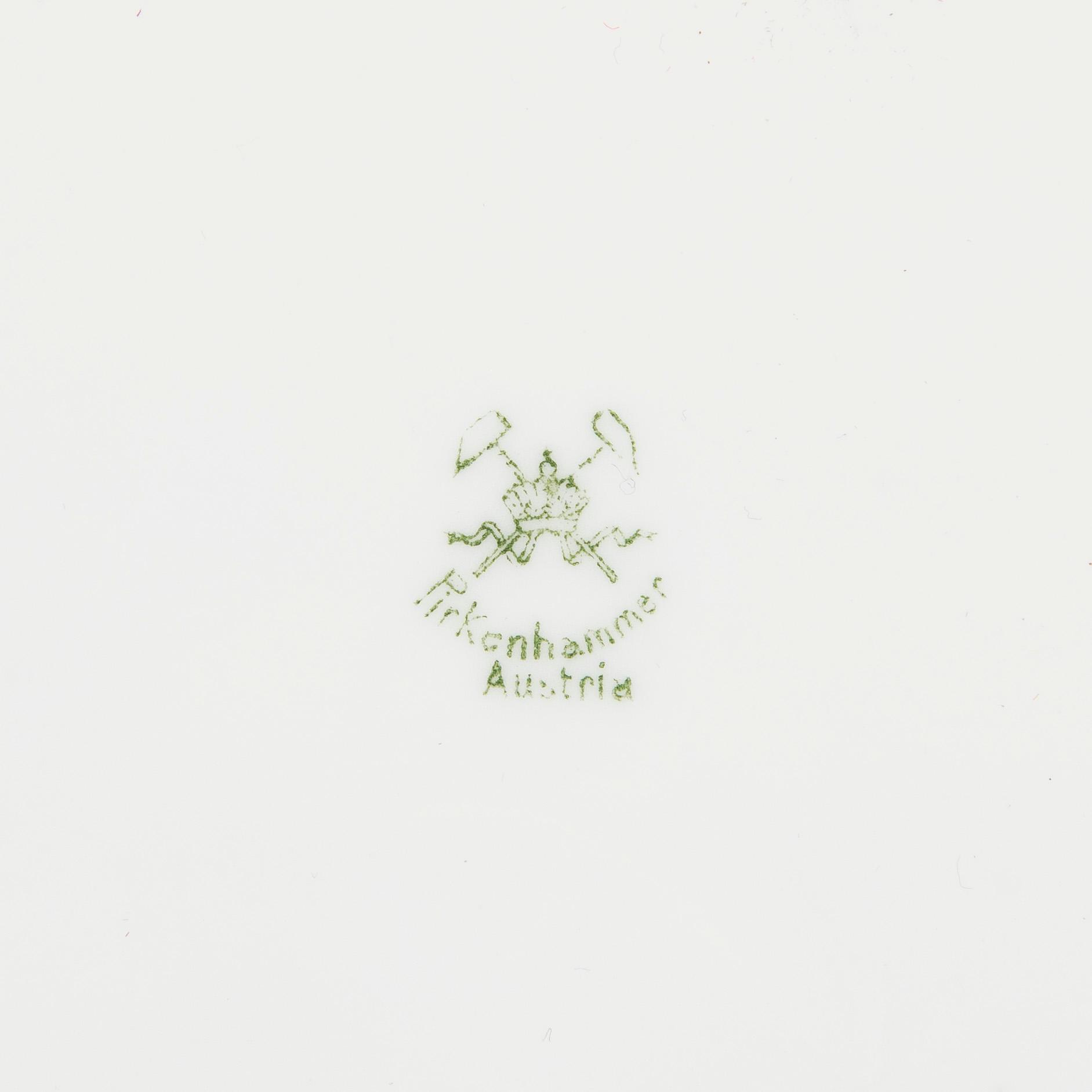 Matservis, 117 delar, enstaka stämplade Pirkenhammer, 1900-talets början.