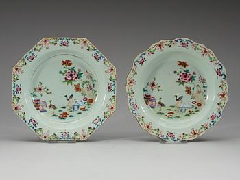 A famille rose dish and four dinner plates, Qing dynasty, Qianlong (1736-95).