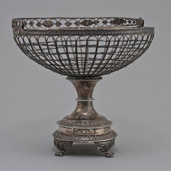 GALLERSKÅL PÅ FOT, silver, Carl Petter Lampa, Stockholm, 1828. Vikt 560 g.