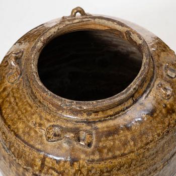 Kruka, glaserat stengods, Sydostasien, sen Mingdynasti/Qingdynasti.