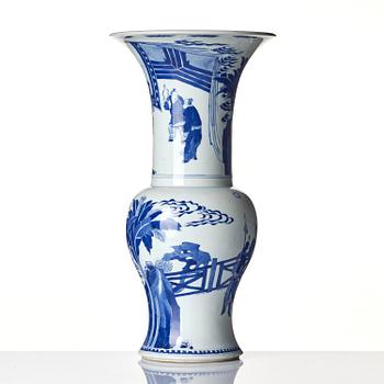 A large blue and white 'yenyen' vase, China, 20th century.
