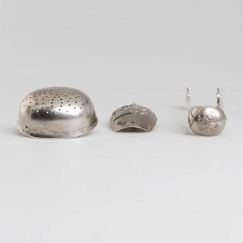 A Russian parcel-gilt tea caddy spoon, sugar thongs and sugar sifter, maker's mark Grigory Spitnev, Moscow, 1898-1914.