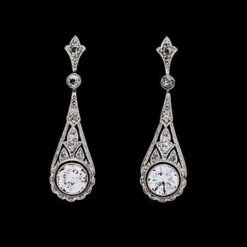 846. A pair of diamond earrings, each app. 0.70 cts, c. 1930's.