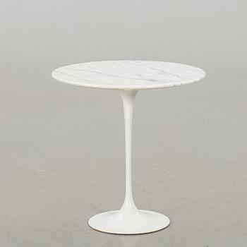 EERO SAARINEN, sidobord "Tulip" för Knoll International, 1900-talets andra hälft.