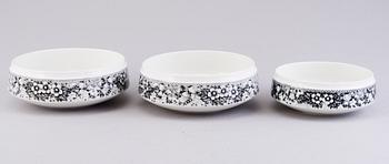 RICHARD LINDH, A 42-pcs set of Arabia dinnerware with 'Talvikki' decoration by Raija Uosikkinen, Finland 1964-1975.